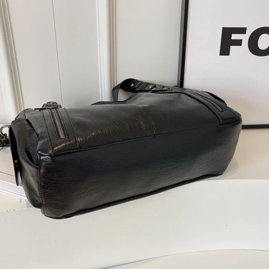 Uma Shoulder Bags